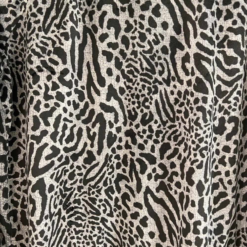 Secret Treasures Long Sleeve Animal Print Blouse--Size Large (12-14) - Picture 2 of 5